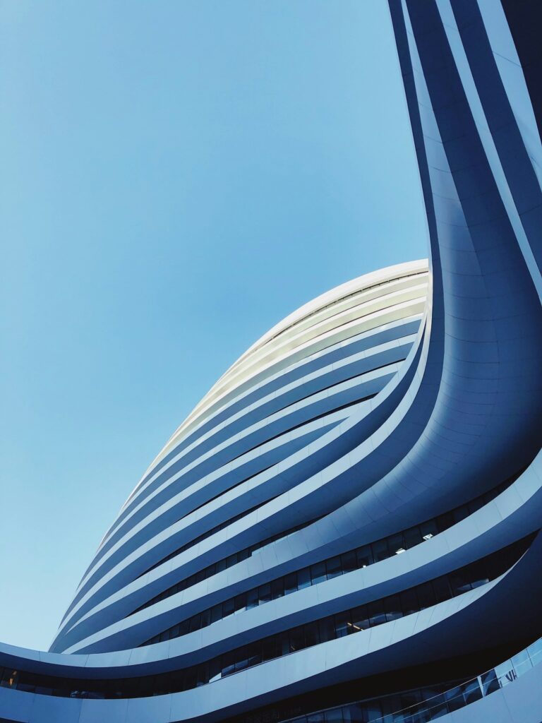 Tendencias actuales en arquitectura virtual moderna Featured Image 1 768x1024